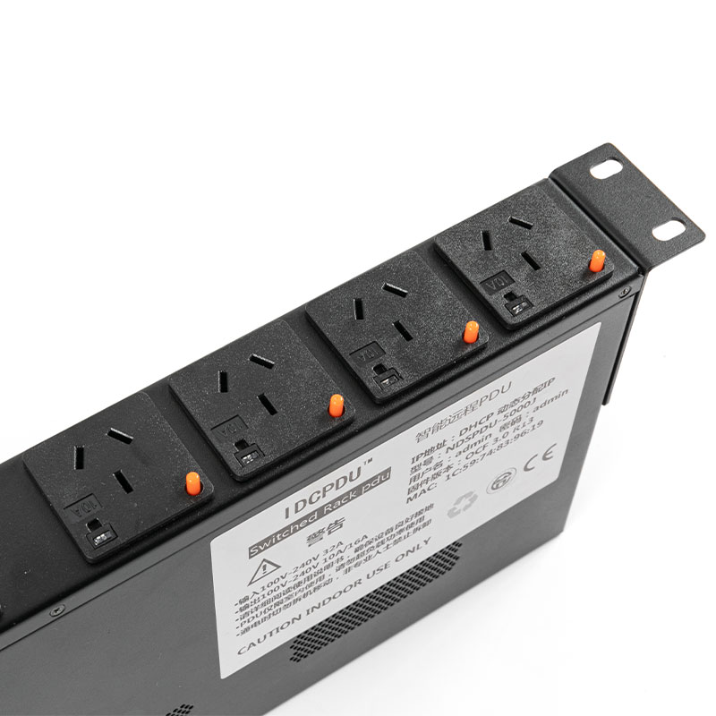 Horizontaler TCP/IP-Sensorschalter mit 8 Ausgängen, eco Smart Rack PDU, 1 HE