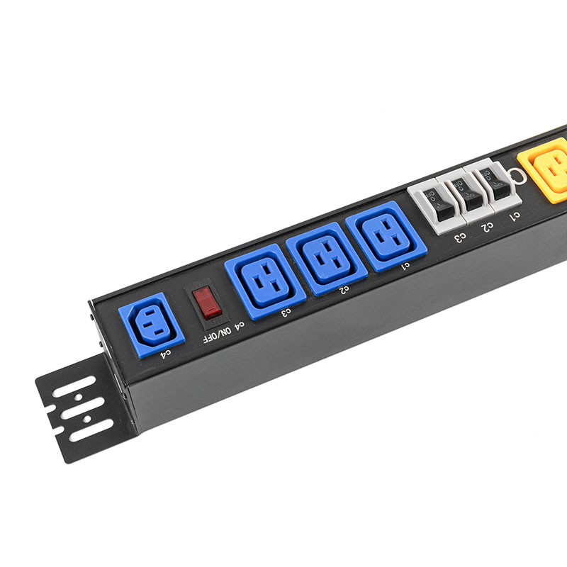 3-Phasen-Rack-PDU mit 10 Ausgängen C13 C19, vertikaler Leistungsschalter, Überlastschutz