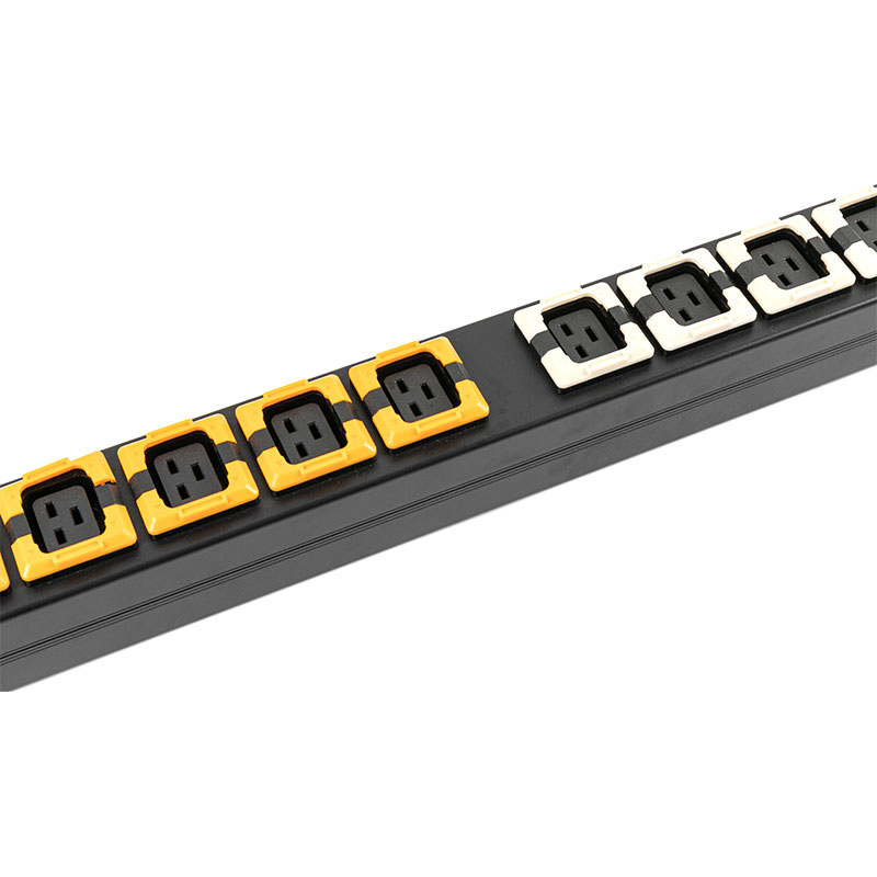 3-phasiges C19-Rack-PDU mit 18 Ausgängen und vertikalem Leistungsschalter