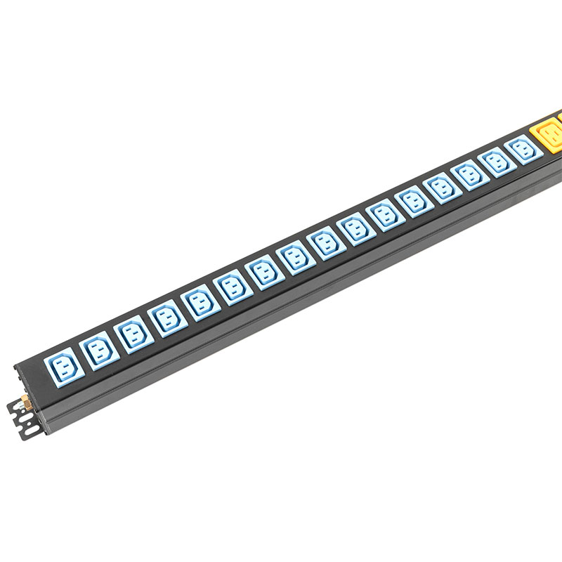 Vertikaler digitaler Strom- und Spannungsmesser mit 24 Ausgängen C13x16 C19x8, Leistungsschalter, SPD-geschaltetes Rack-PDU